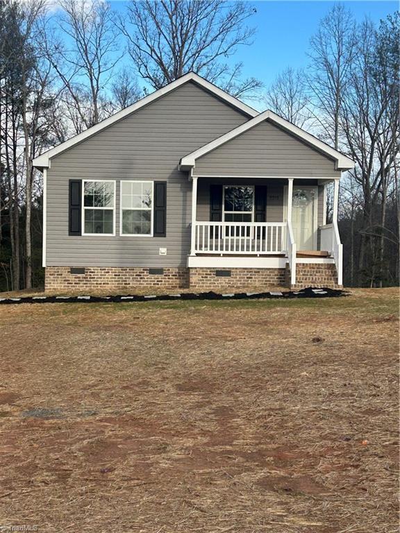 view of front of property featuring a porch