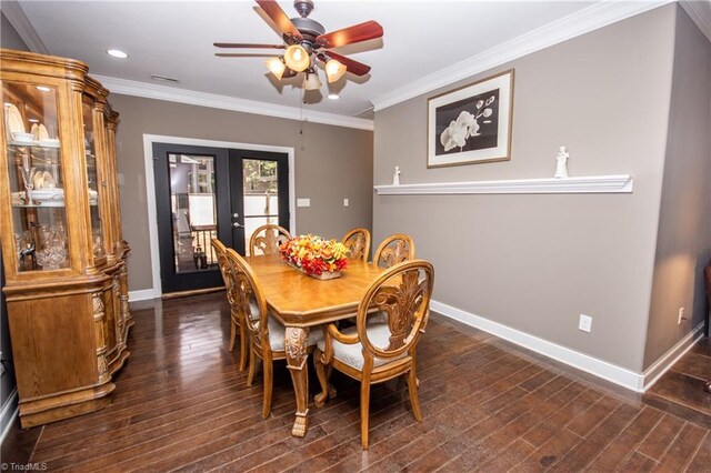 bedroom with light wood-type flooring, ornamental molding, and ceiling fan