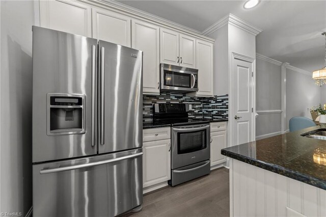 606 Bellemeade St, Greensboro, NC 27401 - kitchen with stainless steel appliances, crown molding, decorative backsplash, dark wood-type flooring, and a chandelier