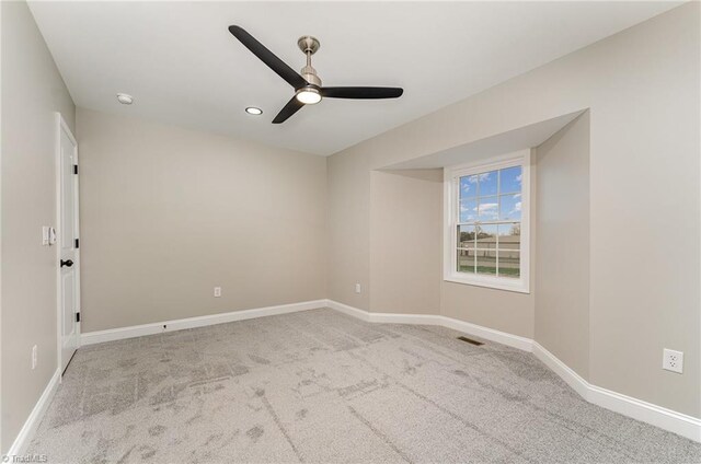 empty room featuring light carpet and ceiling fan