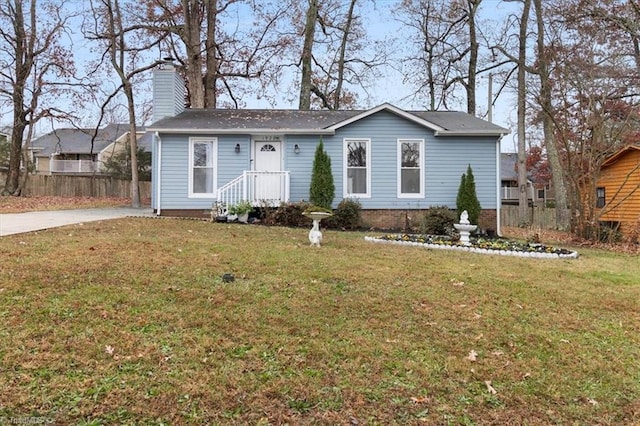 view of front of home featuring a front lawn