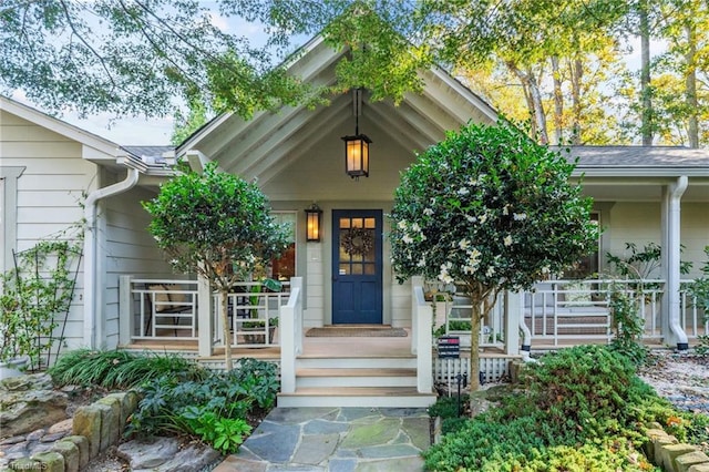 property entrance featuring a porch