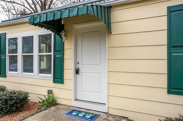 view of property entrance