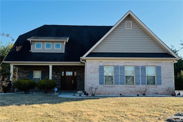 view of front of home featuring brick siding and a front yard