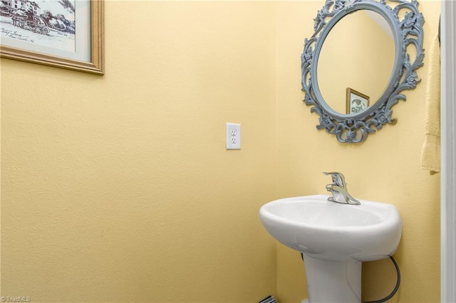 bathroom featuring a sink