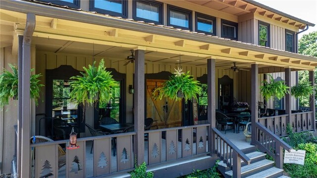 entrance to property with ceiling fan