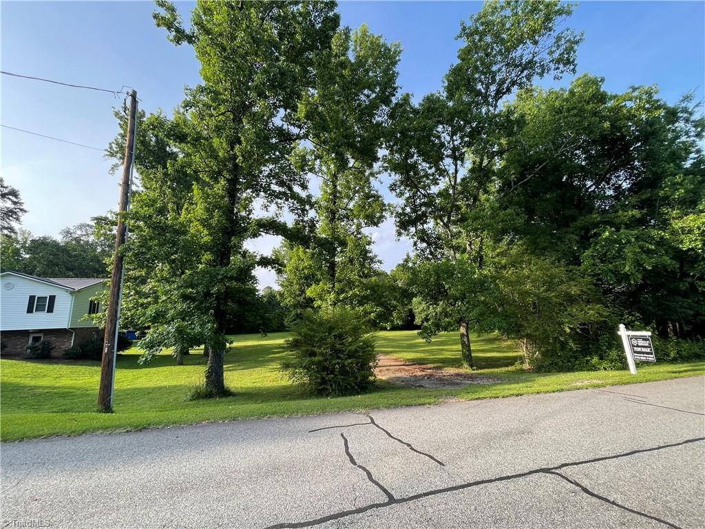 355 Greenbrier Dr, Denton, NC 27239