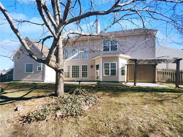 view of front of house featuring a patio, a front lawn, and a pergola