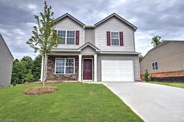 view of front of home featuring a front lawn and a garage