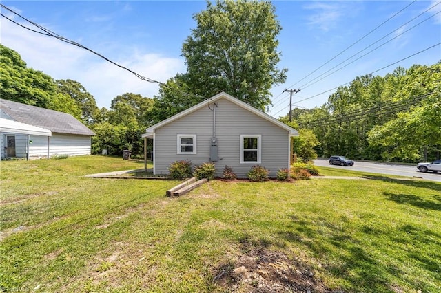 back of house featuring a yard