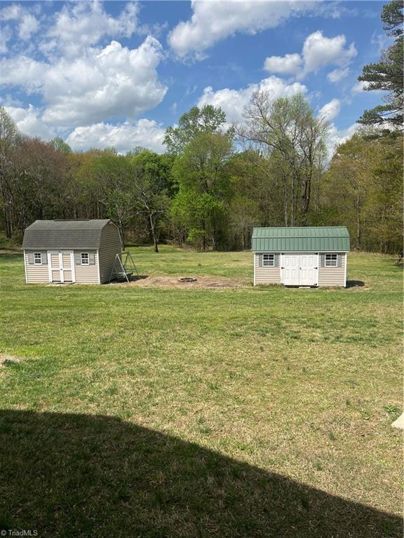 view of yard with a storage unit and an outdoor structure