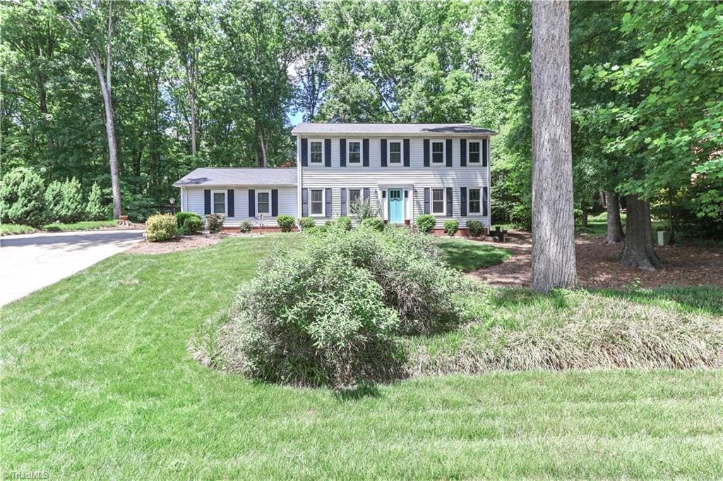 417 Florence Cir, Statesville, NC 28625 - colonial-style house with a front lawn