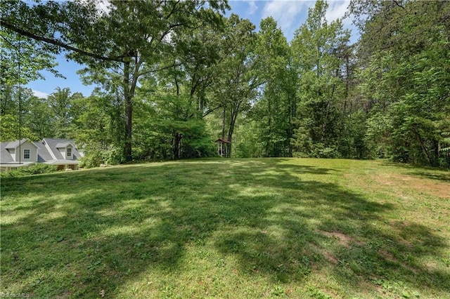 view of yard with a view of trees