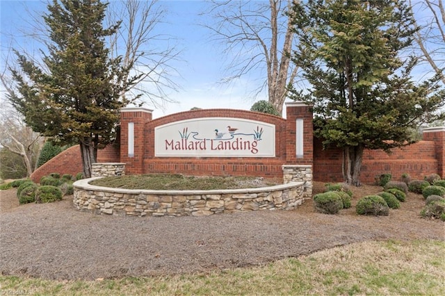 view of community / neighborhood sign