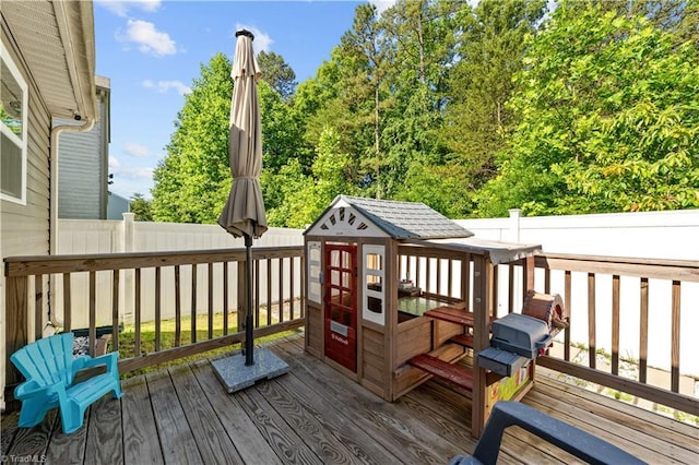 574 Freeport Ct, Winston-Salem, NC 27127 - wooden terrace featuring a fenced backyard and an outbuilding