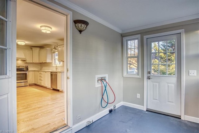 doorway with crown molding