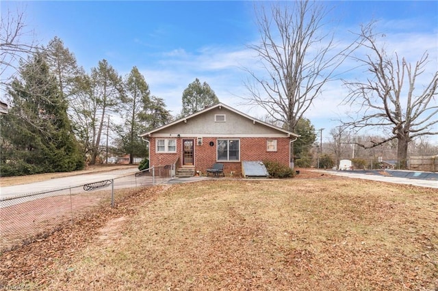 view of front of house featuring a front yard