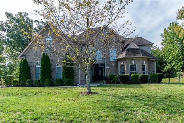 view of front of property with a front yard