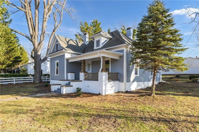 view of front of house featuring a porch and a front yard