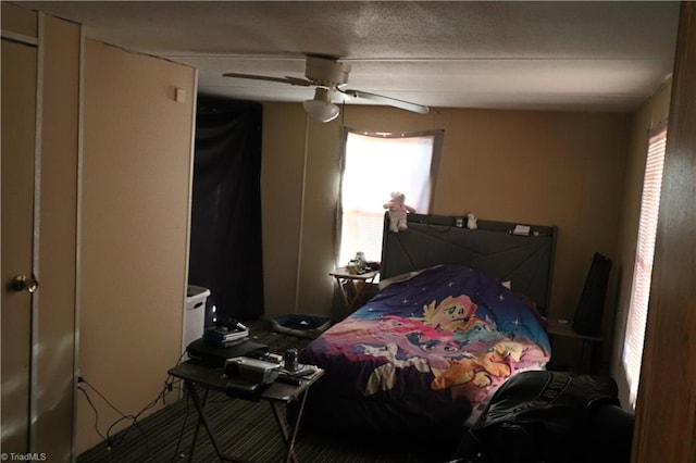 bedroom with ceiling fan