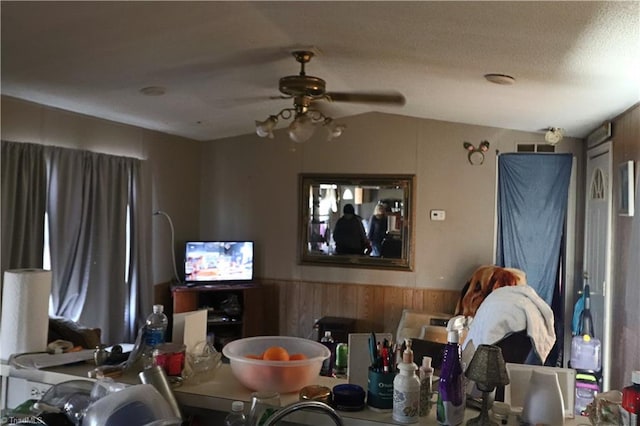 dining space with ceiling fan