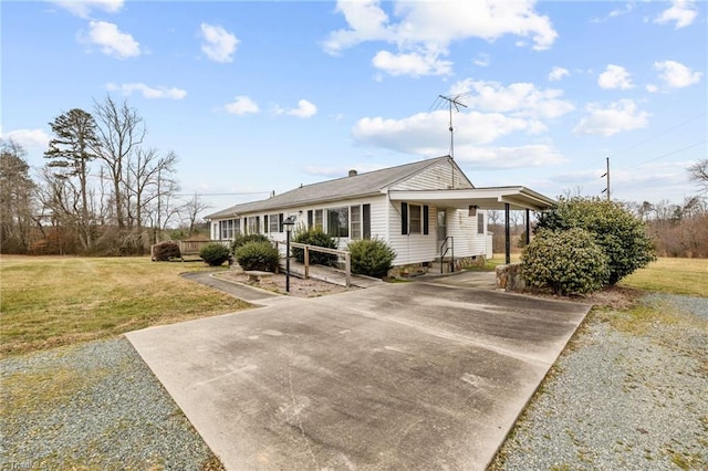 view of front of house featuring a front lawn and a carport