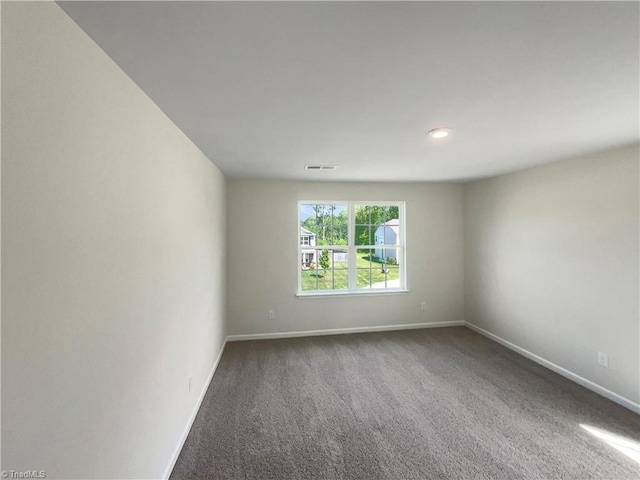 carpeted spare room featuring recessed lighting, visible vents, and baseboards