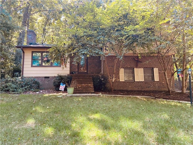 view of front of house with a front yard