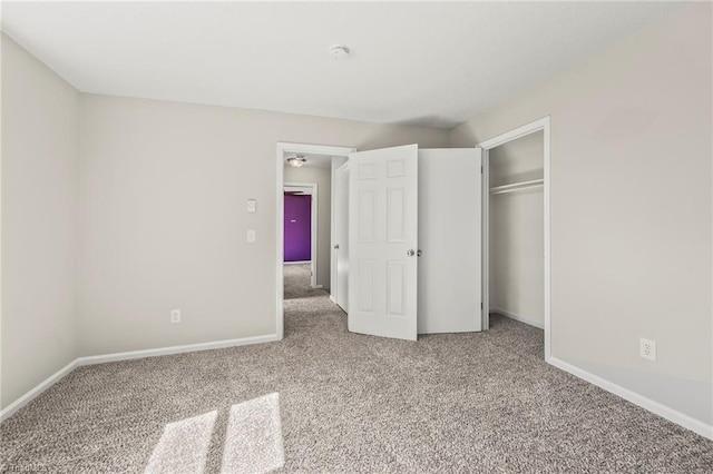 unfurnished bedroom featuring carpet, a closet, and baseboards