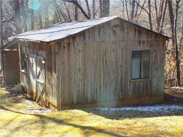 view of outbuilding featuring a yard