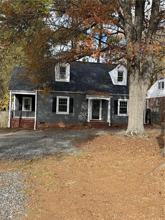 new england style home with covered porch