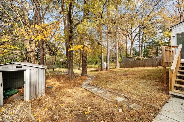 view of yard featuring a storage unit