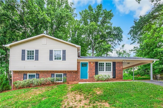 911 Chuppway Ct, Winston-Salem, NC 27106 - split level home featuring a front yard, a carport, driveway, and brick siding