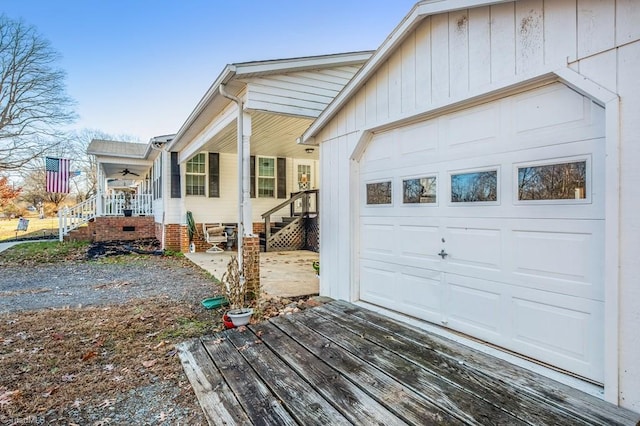 view of front facade with covered porch, a garage, and ceiling fan