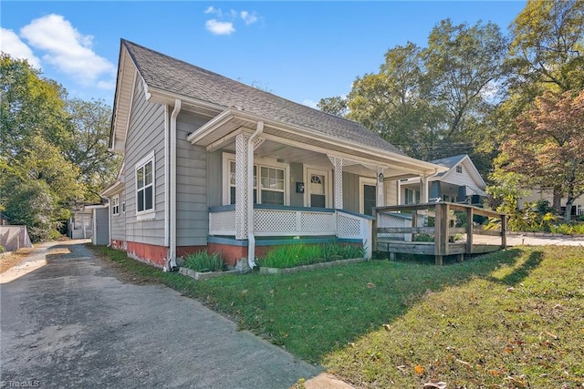 bungalow-style house featuring a porch and a front yard