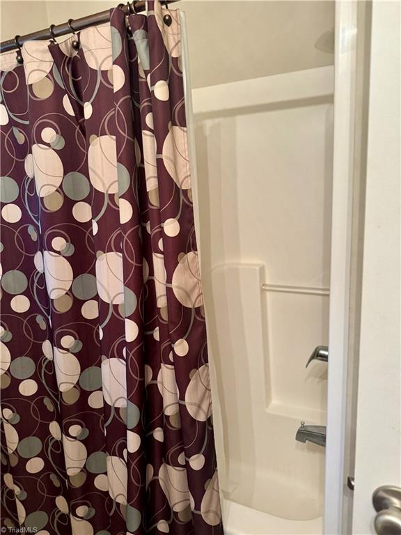 bathroom with shower / bath combo