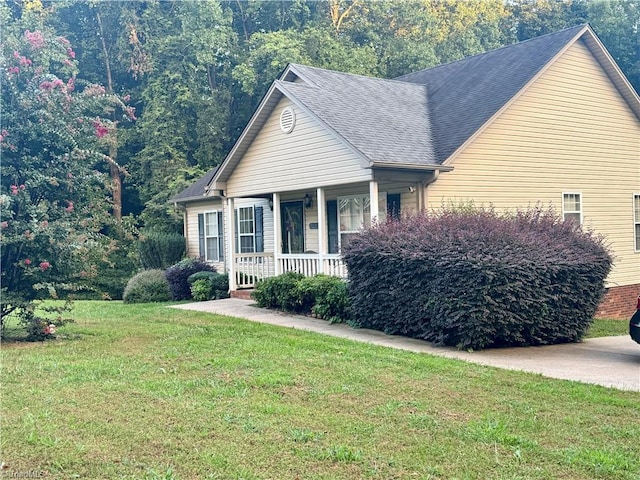 view of front of house with a front lawn and covered porch