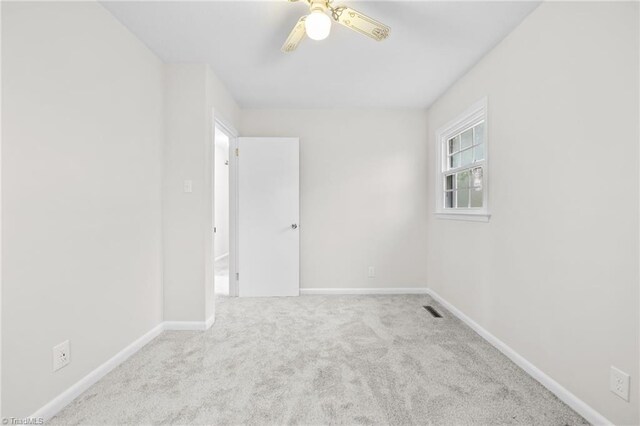 carpeted empty room featuring ceiling fan