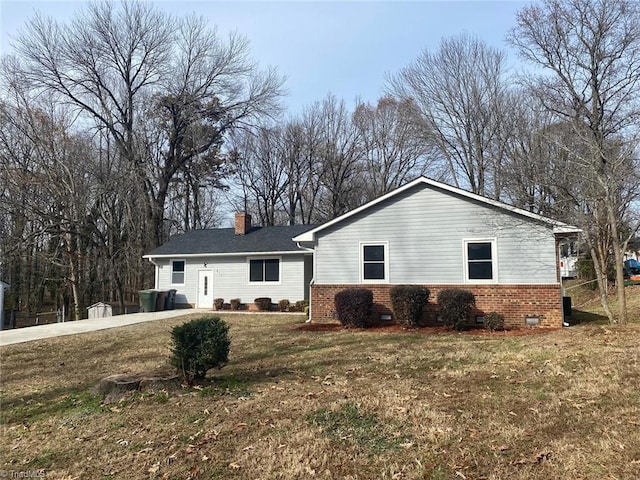 view of front of house with a front yard