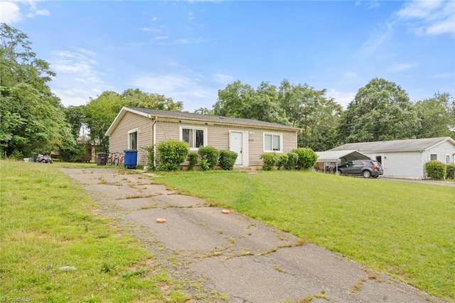 1020 Duchess Ct, Winston-Salem, NC 27107 - view of front of property with a front yard and asphalt driveway