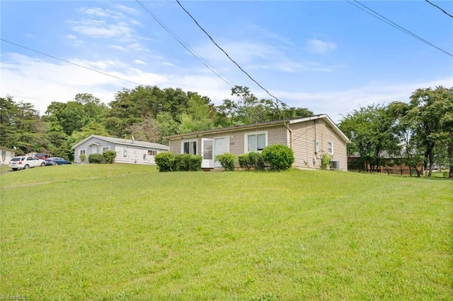1020 Duchess Ct, Winston-Salem, NC 27107 - view of front facade featuring a front yard