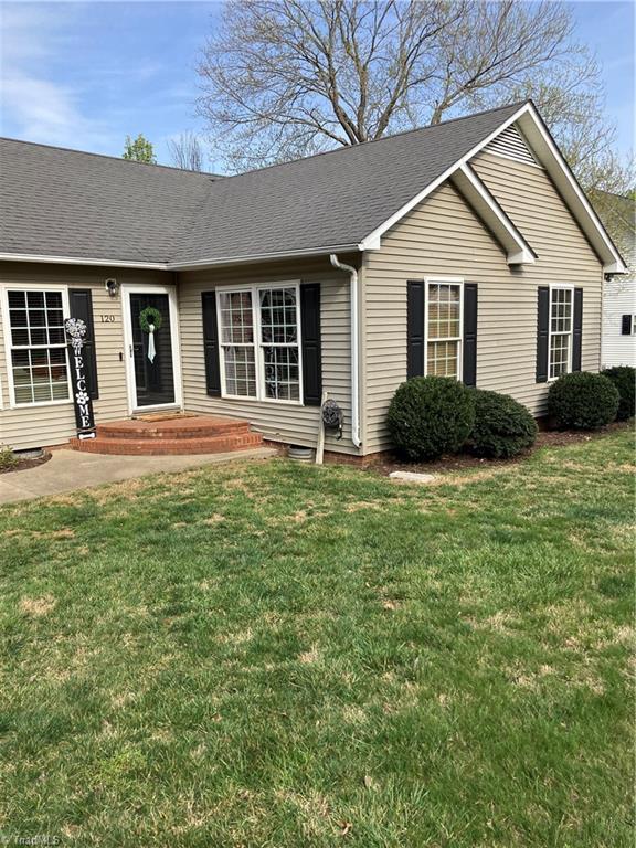 120 King Arthur Dr, King, NC 27021 - ranch-style house featuring roof with shingles and a front lawn