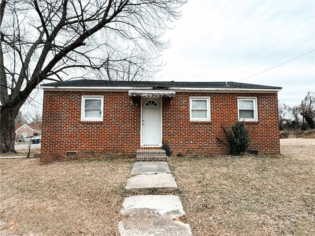 bungalow-style home with a front lawn