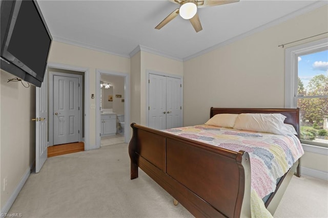 bedroom with baseboards, light carpet, crown molding, connected bathroom, and ceiling fan