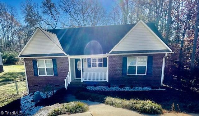 view of front of home with covered porch