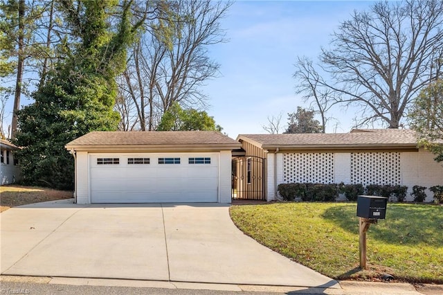 ranch-style home with a front yard