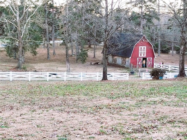 view of yard with a rural view and an outdoor structure