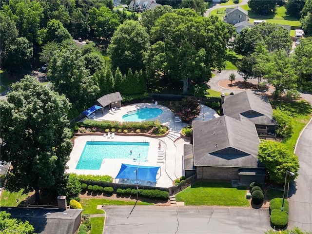 211 Chadbourne Dr, Winston-Salem, NC 27104 - bird's eye view of a pool area