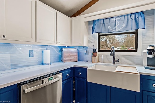 kitchen with blue cabinets, a sink, tasteful backsplash, lofted ceiling, and dishwasher