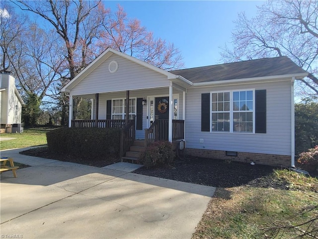 view of front of property with crawl space and a porch